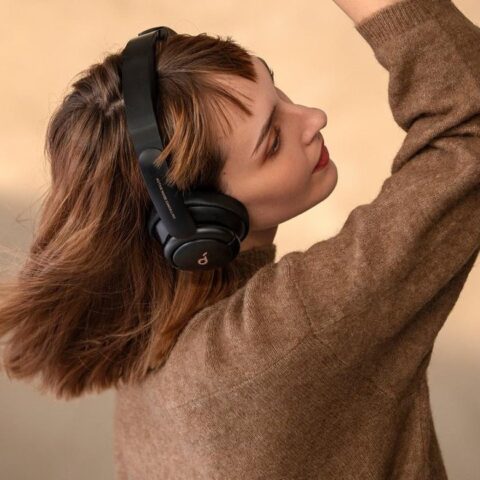 noise-cancelling-headphones-with-hi-res-sound-7556876